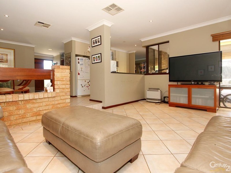 2 Mitra Court, Mullaloo WA 6027