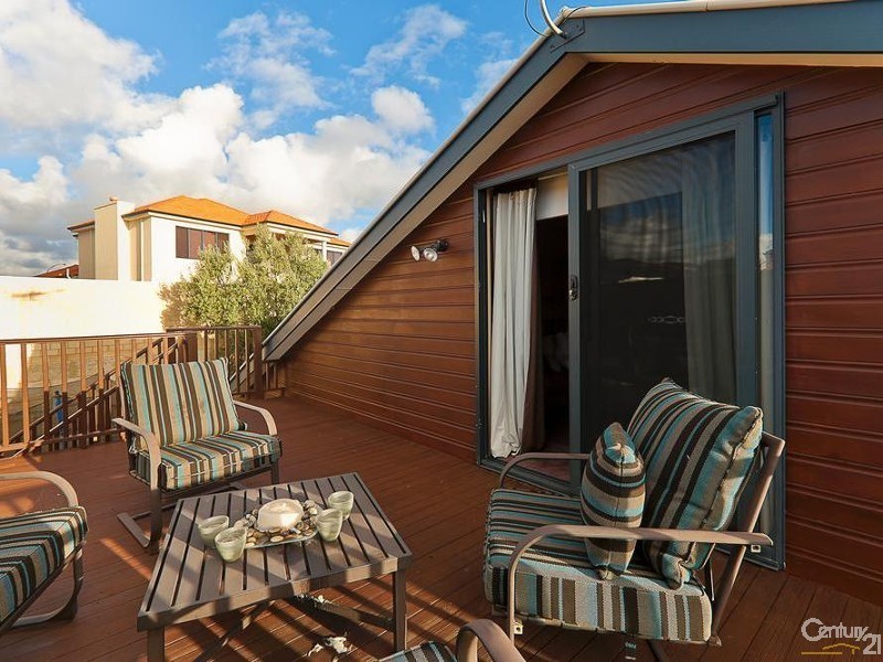 16 Mariners View, Mindarie WA 6030