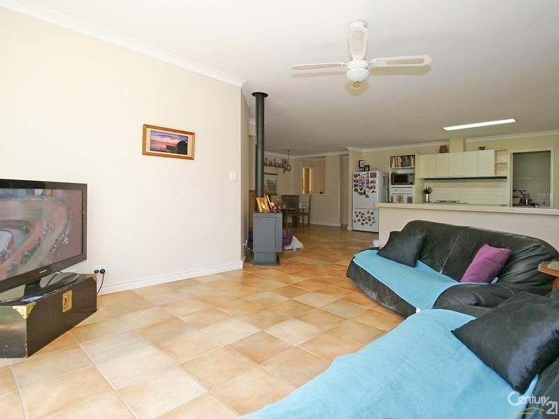 2 Lithgow Drive, Clarkson WA 6030