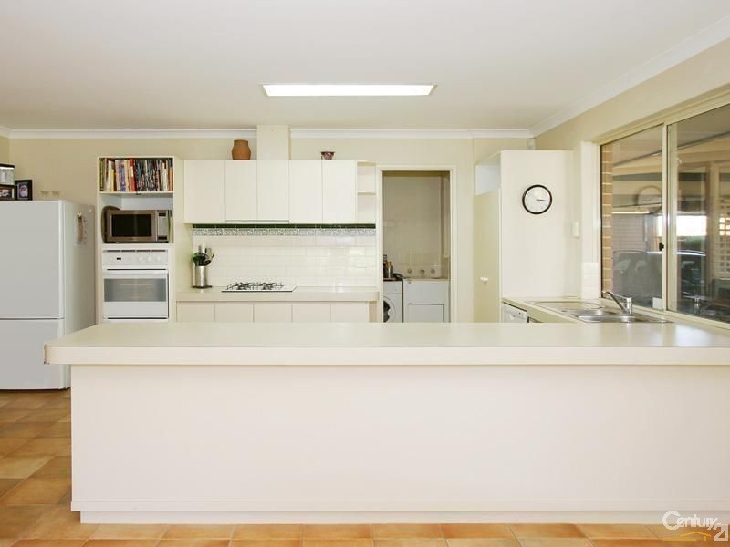 2 Lithgow Drive, Clarkson WA 6030