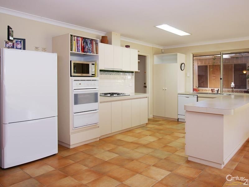 2 Lithgow Drive, Clarkson WA 6030