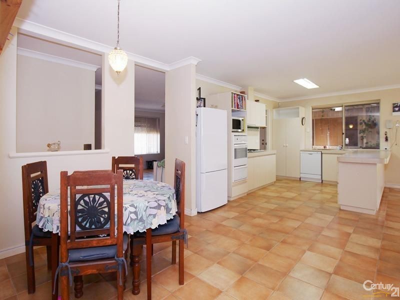 2 Lithgow Drive, Clarkson WA 6030