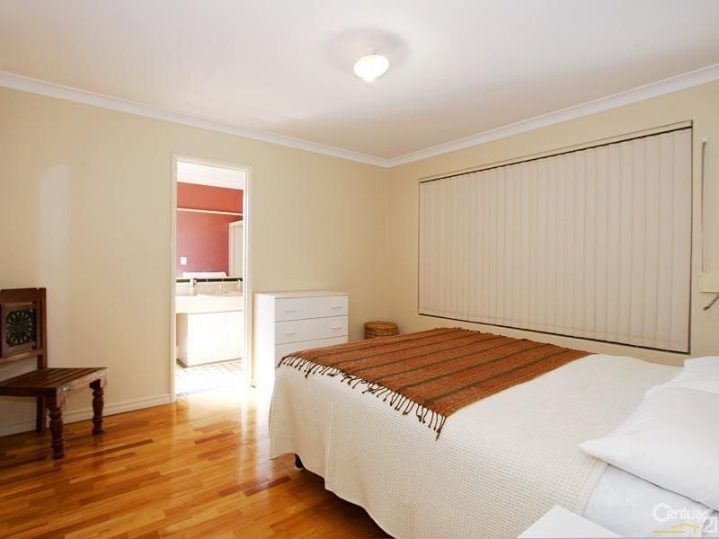 2 Lithgow Drive, Clarkson WA 6030