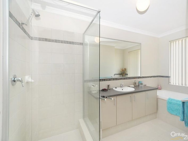 18 Dotterel Green, Jindalee WA 6036