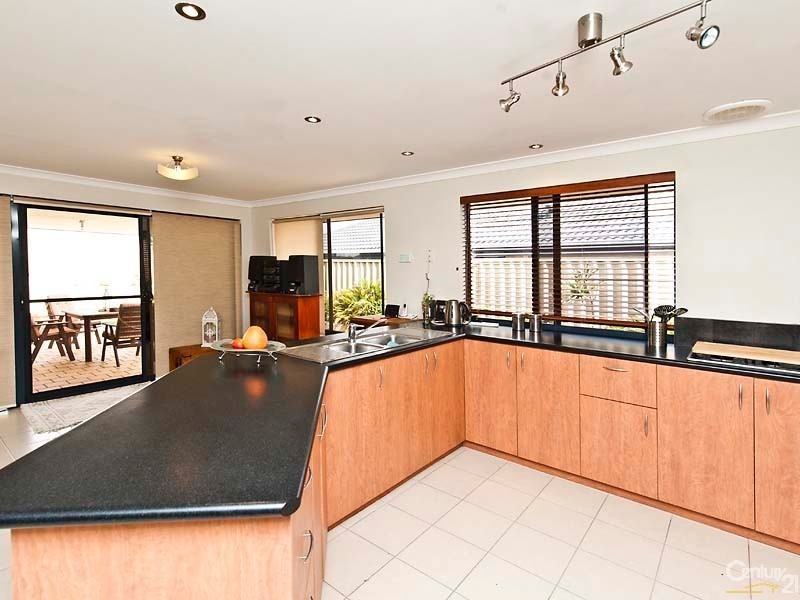 6 HORSLEY GREEN, Butler WA 6036