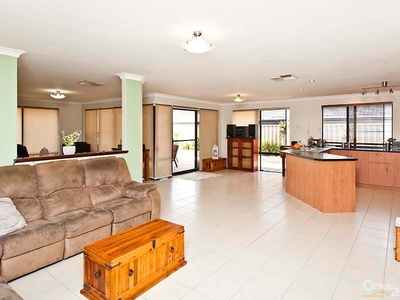 6 HORSLEY GREEN, Butler WA 6036
