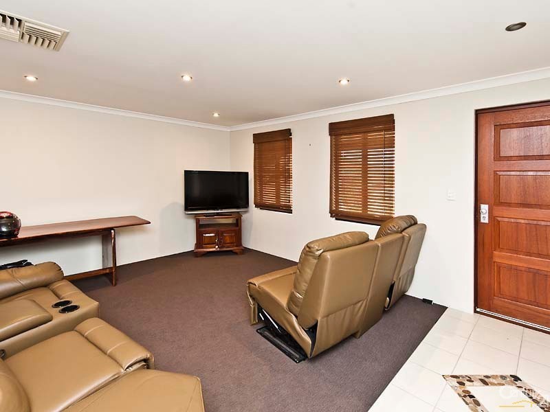 6 HORSLEY GREEN, Butler WA 6036