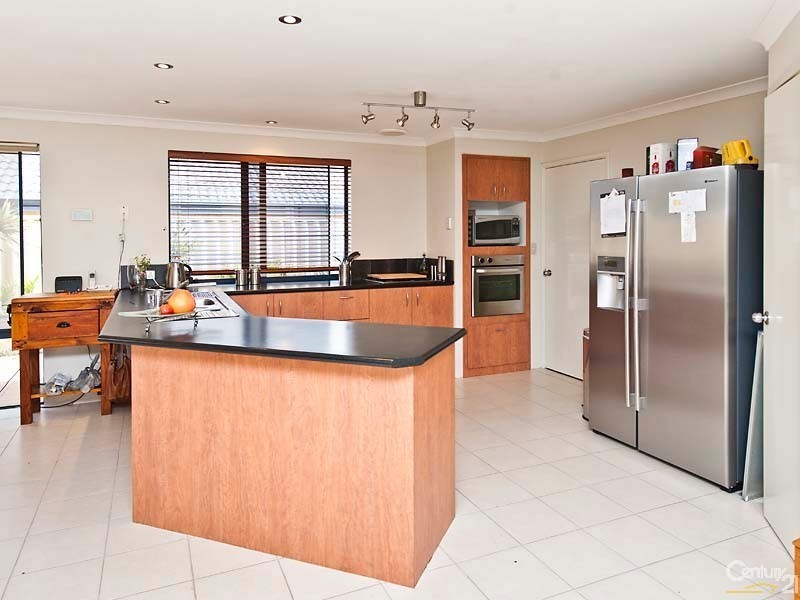 6 HORSLEY GREEN, Butler WA 6036