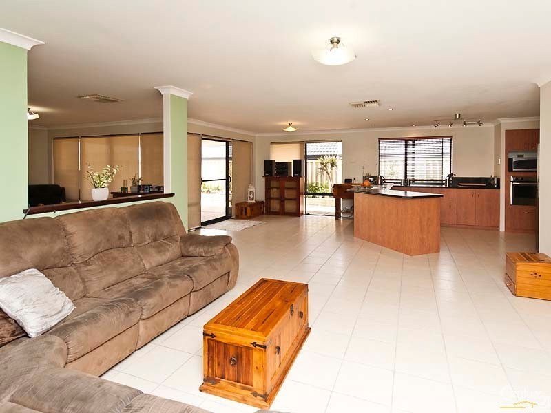 6 HORSLEY GREEN, Butler WA 6036