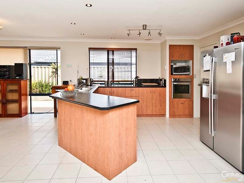 6 HORSLEY GREEN, Butler WA 6036
