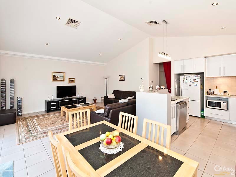 10 Navarre Way, Butler WA 6036