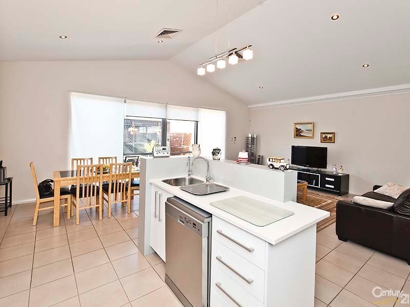 10 Navarre Way, Butler WA 6036