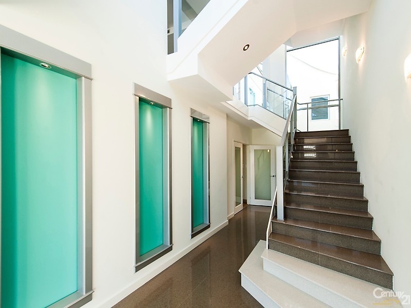 12 Swansea Promenade, Mindarie WA 6030