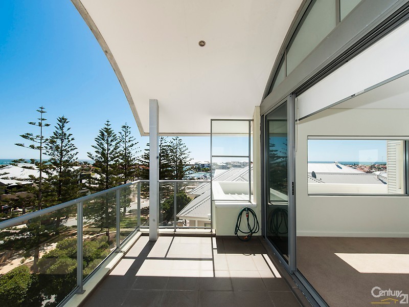 12 Swansea Promenade, Mindarie WA 6030