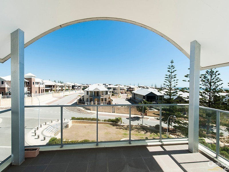 12 Swansea Promenade, Mindarie WA 6030