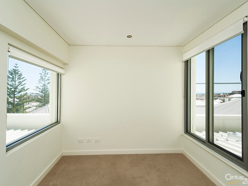 12 Swansea Promenade, Mindarie WA 6030