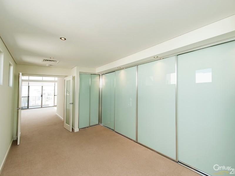 12 Swansea Promenade, Mindarie WA 6030