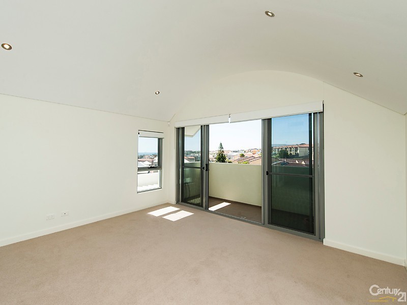 12 Swansea Promenade, Mindarie WA 6030