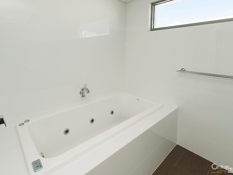 12 Swansea Promenade, Mindarie WA 6030