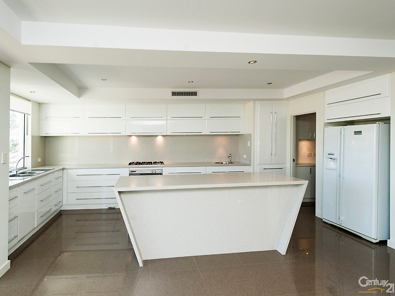 12 Swansea Promenade, Mindarie WA 6030