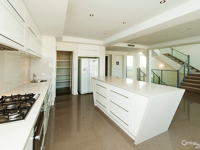 12 Swansea Promenade, Mindarie WA 6030