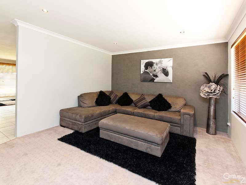 2/4 Larsson Walk, Clarkson WA 6030