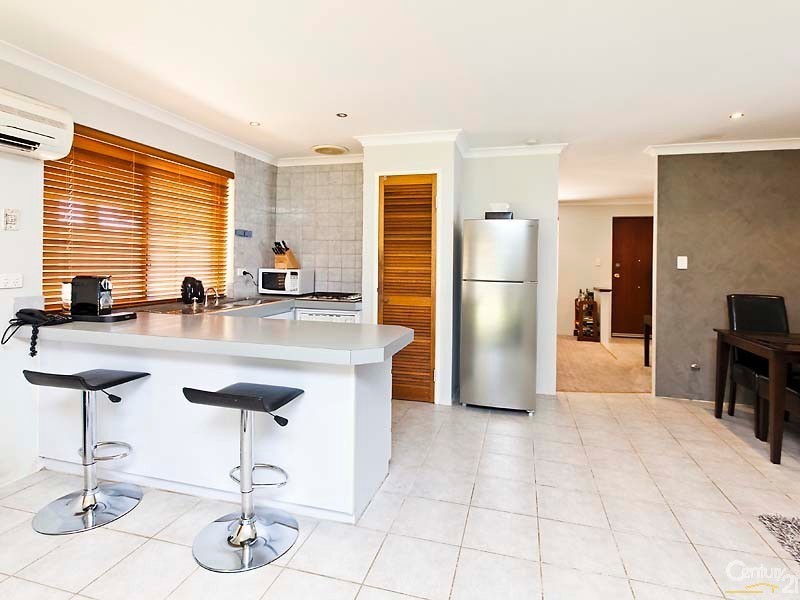 2/4 Larsson Walk, Clarkson WA 6030