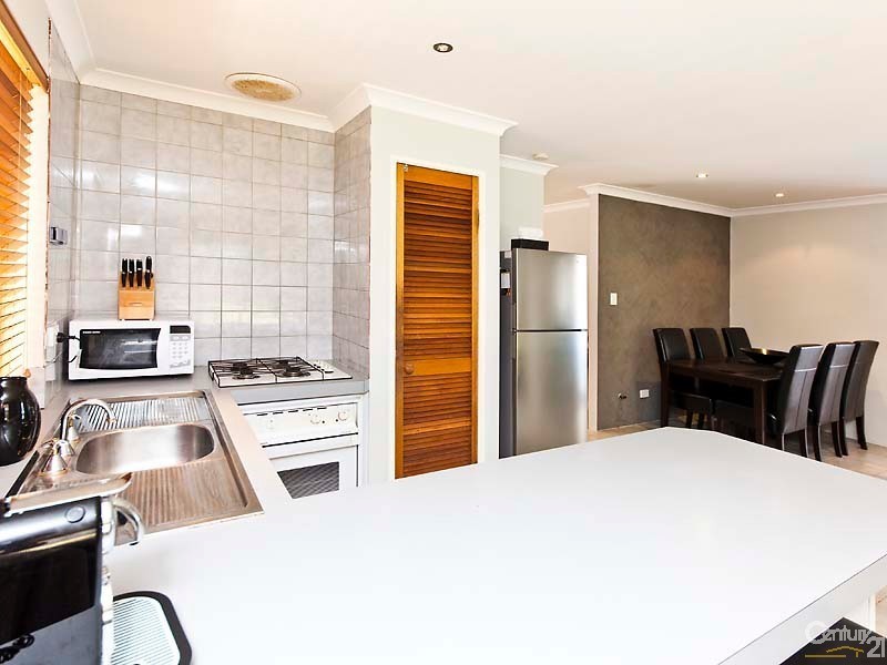 2/4 Larsson Walk, Clarkson WA 6030