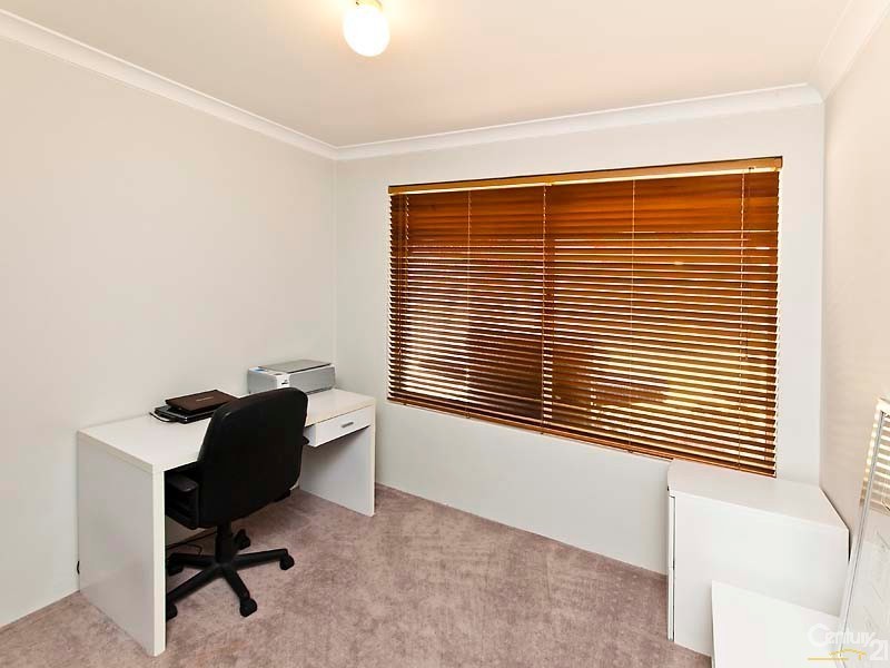 2/4 Larsson Walk, Clarkson WA 6030