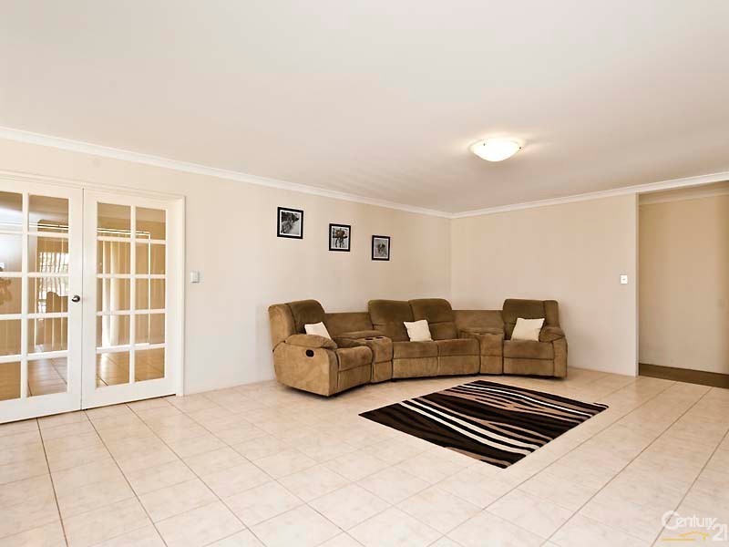 33 Sanderstead Loop, Butler WA 6036