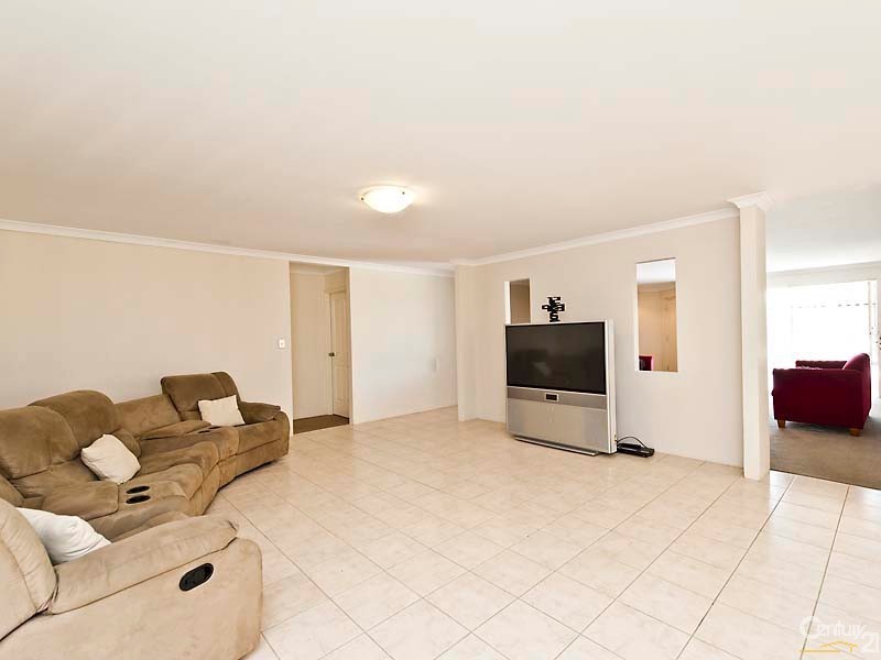 33 Sanderstead Loop, Butler WA 6036