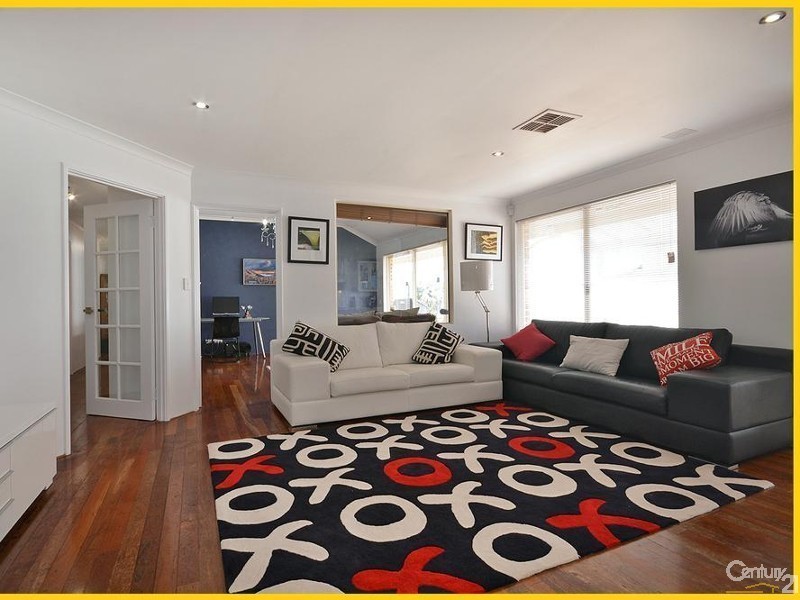 4 St Thomas Loop, Iluka WA 6028