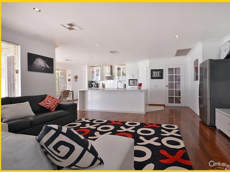 4 St Thomas Loop, Iluka WA 6028