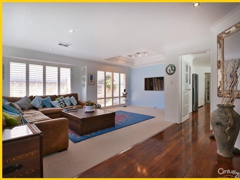 4 St Thomas Loop, Iluka WA 6028