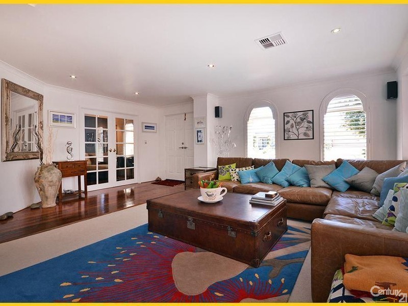 4 St Thomas Loop, Iluka WA 6028