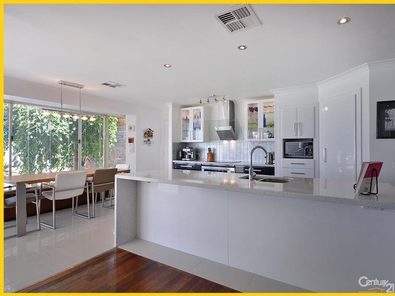 4 St Thomas Loop, Iluka WA 6028