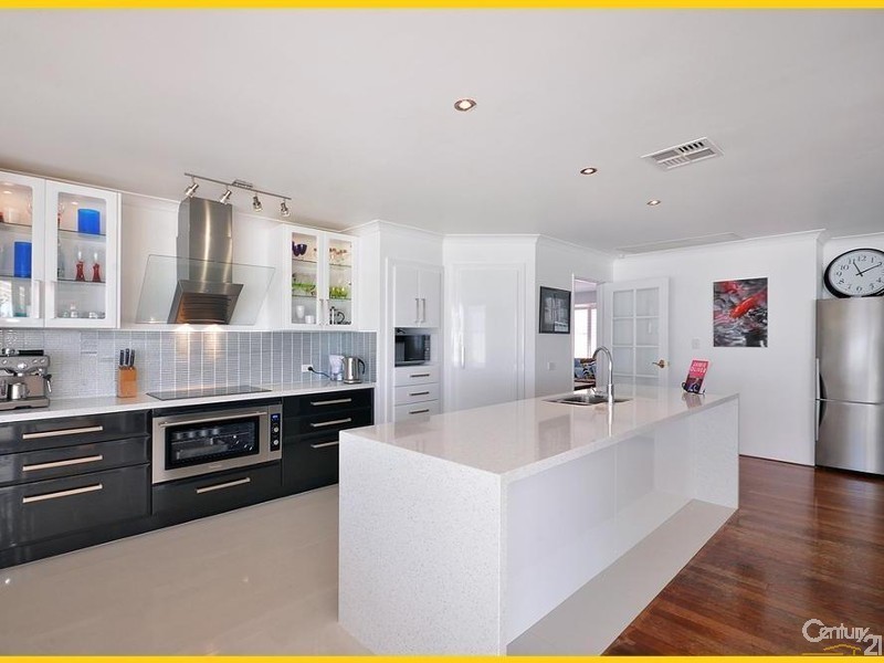 4 St Thomas Loop, Iluka WA 6028