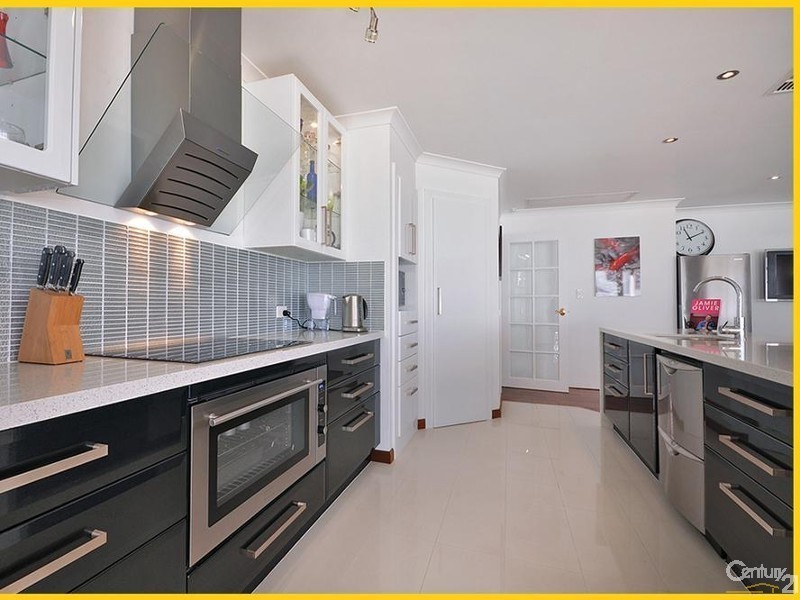 4 St Thomas Loop, Iluka WA 6028