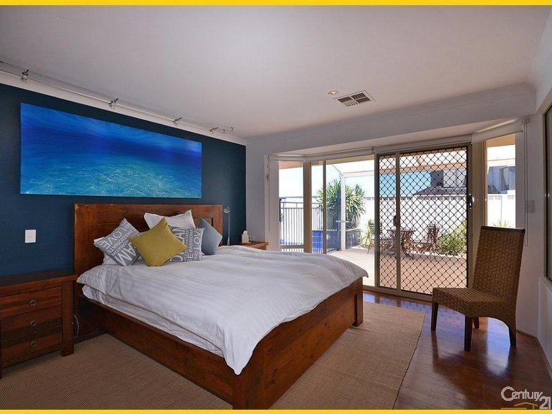 4 St Thomas Loop, Iluka WA 6028