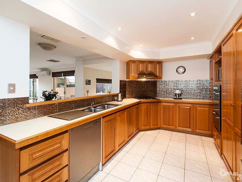 31 Weymouth Boulevard, Quinns Rocks WA 6030