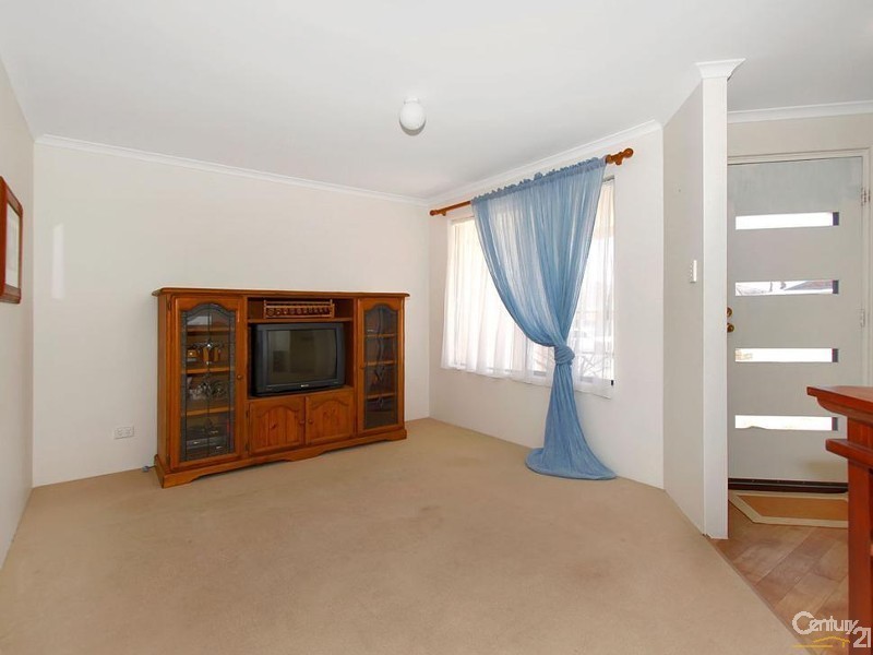 17 Mintaro Parade, Quinns Rocks WA 6030