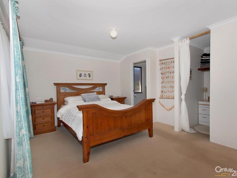 17 Mintaro Parade, Quinns Rocks WA 6030