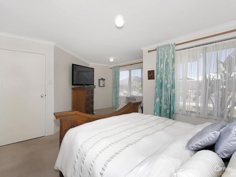 17 Mintaro Parade, Quinns Rocks WA 6030