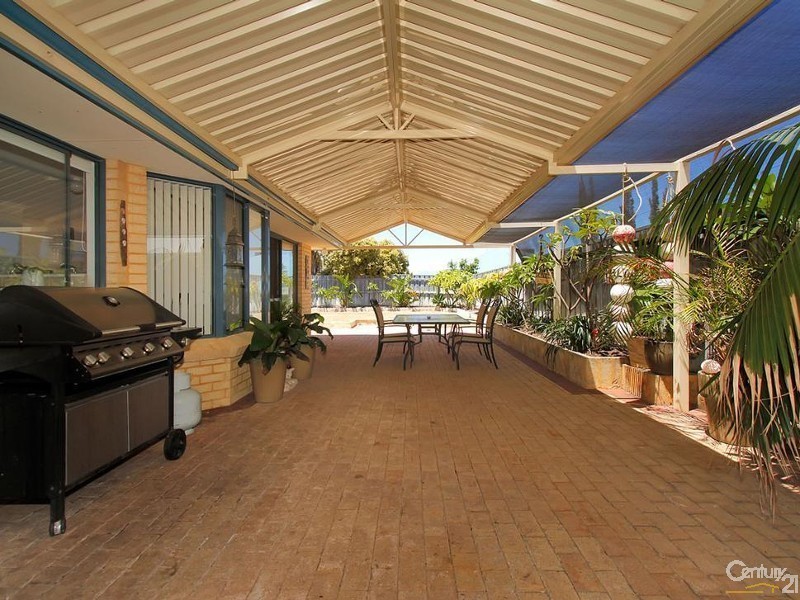 17 Mintaro Parade, Quinns Rocks WA 6030