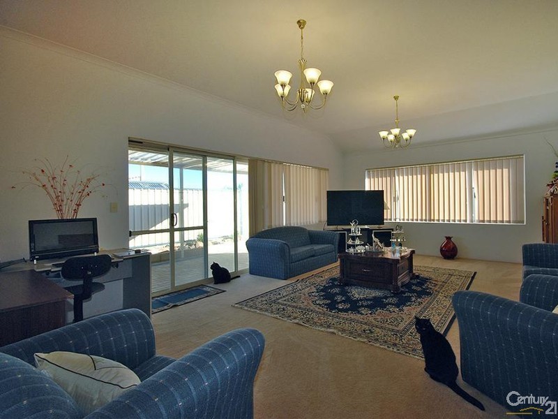 6 Holroyd Link, Wanneroo WA 6065