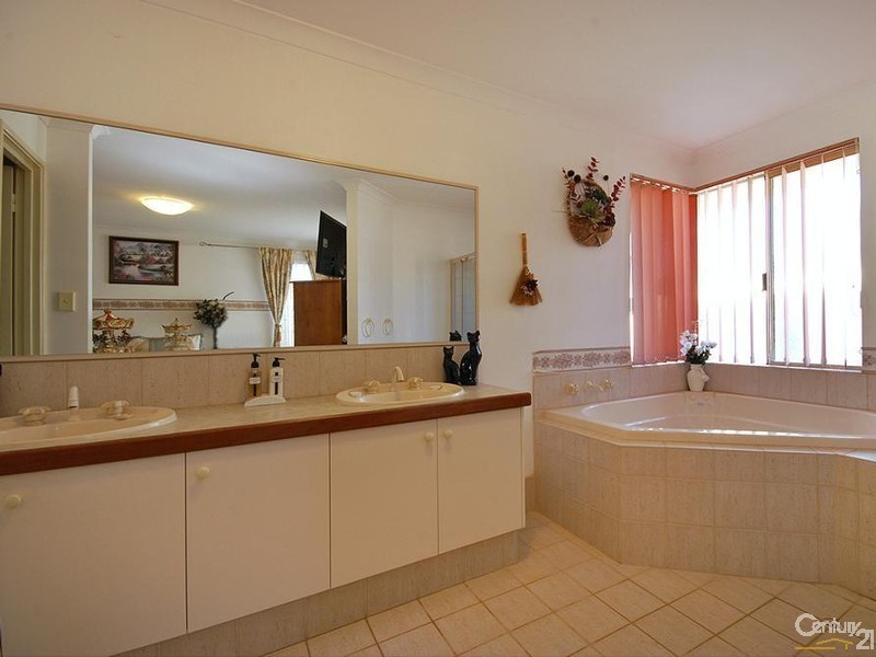 6 Holroyd Link, Wanneroo WA 6065