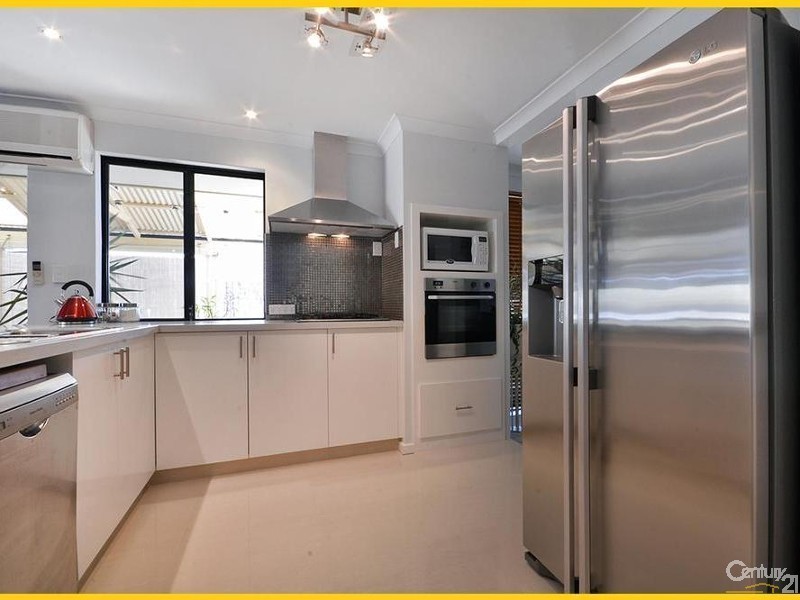 18 Birkenhead Ridge, Mindarie WA 6030