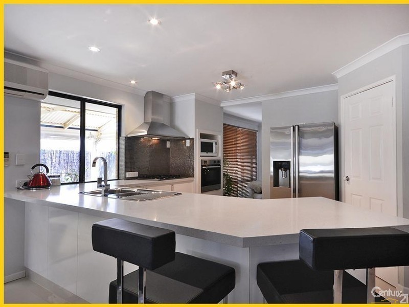 18 Birkenhead Ridge, Mindarie WA 6030