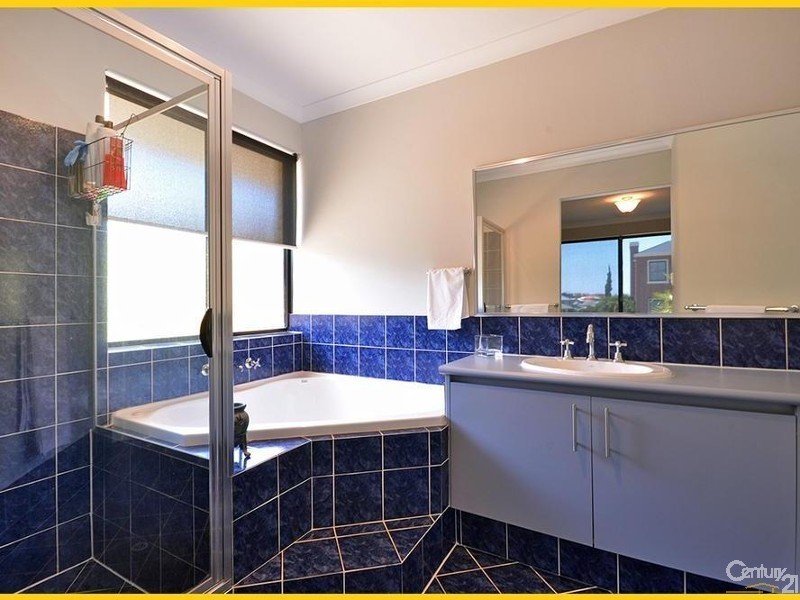 18 Birkenhead Ridge, Mindarie WA 6030