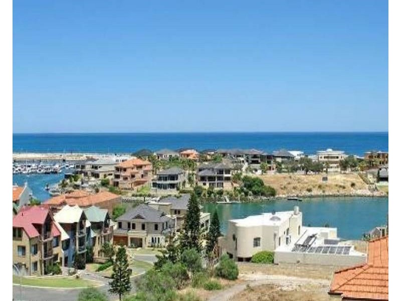 2 St Malo Court, Mindarie WA 6030